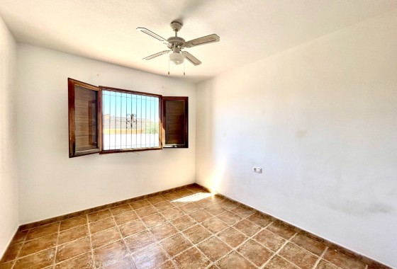 Resale - Freistehende Villa -
Catral