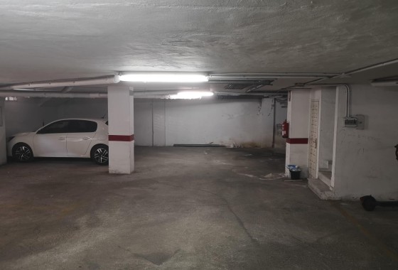 Revente - Garage -
Torrevieja - Centro