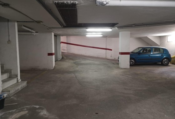 Revente - Garage -
Torrevieja - Centro