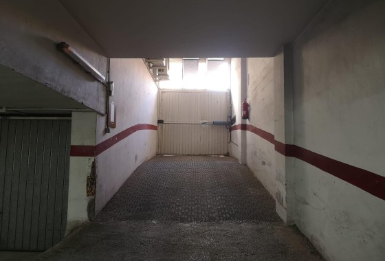 Revente - Garage -
Torrevieja - Centro