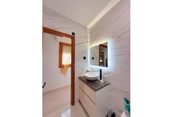 Sprzedaż - Apartament / Mieszkanie -
Torrevieja - Playa del Cura