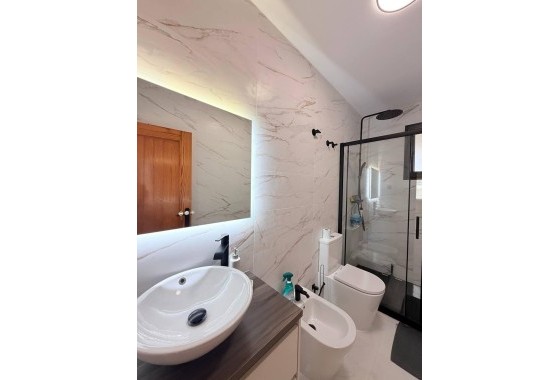 Sprzedaż - Apartament / Mieszkanie -
Torrevieja - Playa del Cura