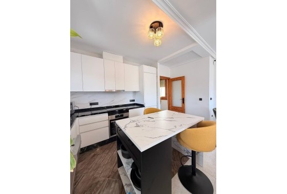 Sprzedaż - Apartament / Mieszkanie -
Torrevieja - Playa del Cura