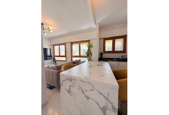 Sprzedaż - Apartament / Mieszkanie -
Torrevieja - Playa del Cura