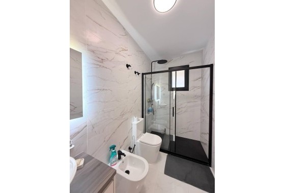 Sprzedaż - Apartament / Mieszkanie -
Torrevieja - Playa del Cura