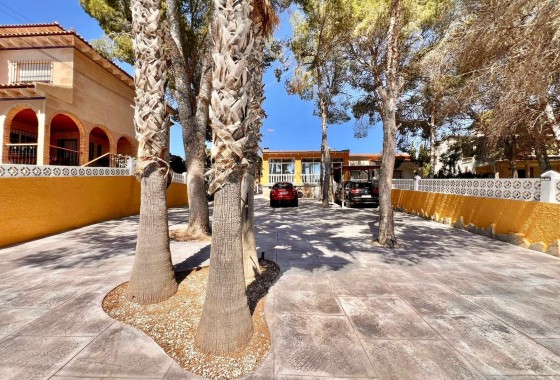 Herverkoop - Vrijstaande Villa -
Torrevieja - Los Balcones