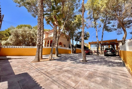 Herverkoop - Vrijstaande Villa -
Torrevieja - Los Balcones
