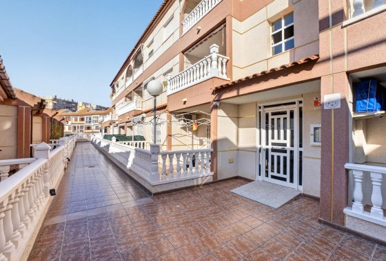 Venta - Apartamento / Piso -
Torrevieja - Playa de los Locos