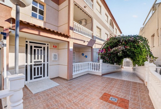 Venta - Apartamento / Piso -
Torrevieja - Playa de los Locos