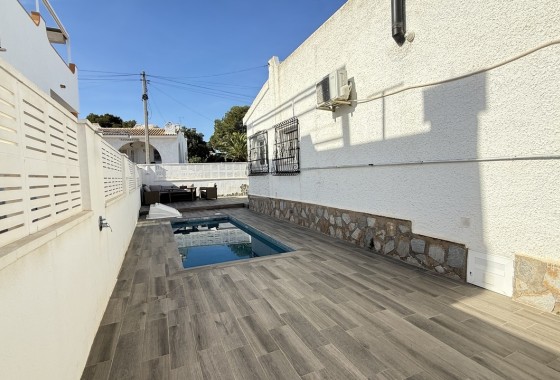 Herverkoop - Vrijstaande Villa -
Villamartín - Costa Blanca