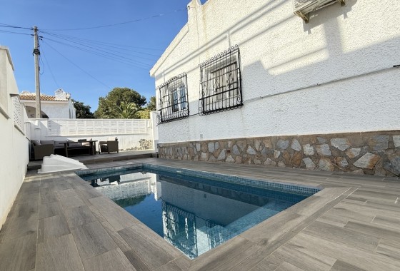 Herverkoop - Vrijstaande Villa -
Villamartín - Costa Blanca