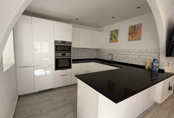 Herverkoop - Vrijstaande Villa -
Villamartín - Costa Blanca
