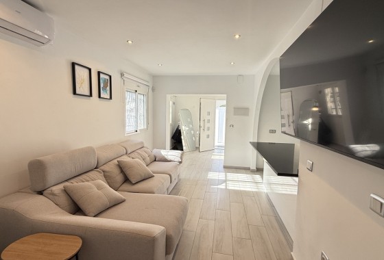 Herverkoop - Vrijstaande Villa -
Villamartín - Costa Blanca