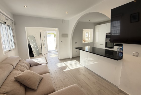 Herverkoop - Vrijstaande Villa -
Villamartín - Costa Blanca