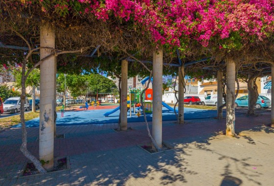 Herverkoop - Rijhuis -
Torrevieja - Nueva Torrevieja