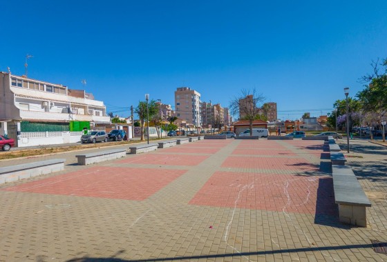 Herverkoop - Rijhuis -
Torrevieja - Nueva Torrevieja