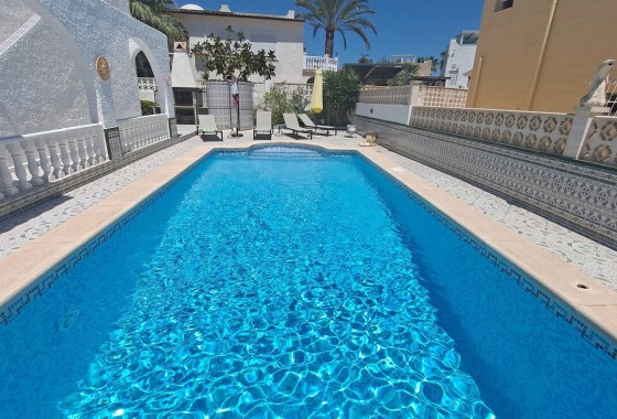 Wiederverkauf - Freistehende Villa -
San Miguel de Salinas - Inland