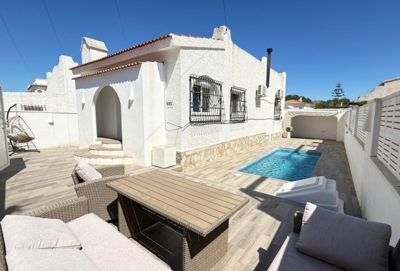 Venta - Chalet Independiente -
Villamartín - Costa Blanca