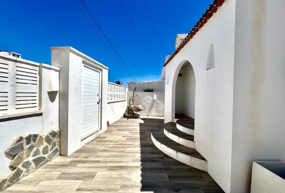 Venta - Chalet Independiente -
Villamartín - Costa Blanca