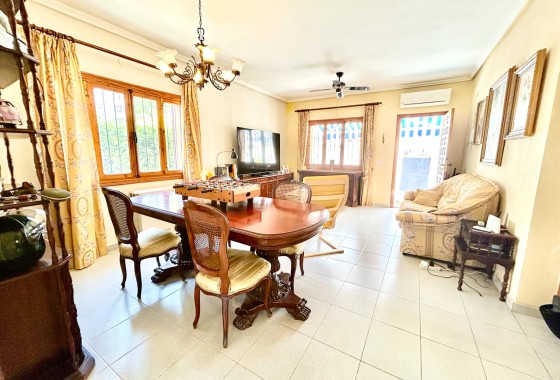 Wiederverkauf - Freistehende Villa -
La Zenia - Costa Blanca