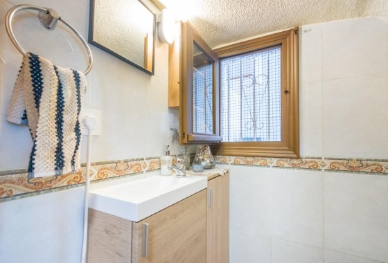 Herverkoop - Rijhuis -
Torrevieja - Nueva Torrevieja