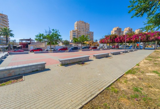 Herverkoop - Rijhuis -
Torrevieja - Nueva Torrevieja