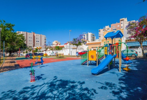 Herverkoop - Rijhuis -
Torrevieja - Nueva Torrevieja