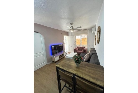 Sale - Apartment / Flat -
Torrevieja - Los Balcones