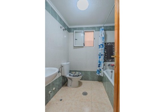 Wiederverkauf - Wohnung / Apartment -
Torrevieja