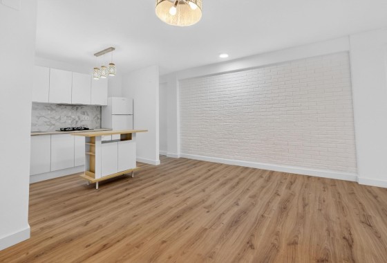 Resale - Apartment / Flat -
Torrevieja - Centro