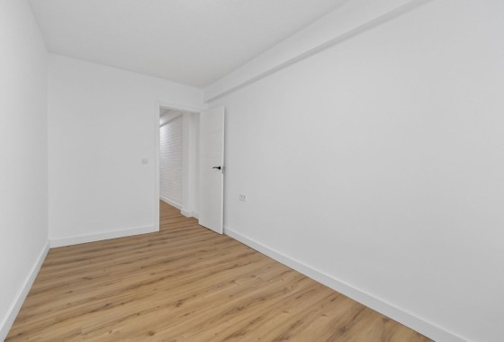 Resale - Apartment / Flat -
Torrevieja - Centro