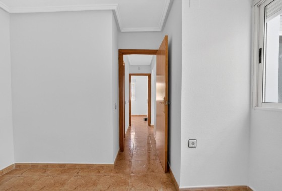 Resale - Apartment / Flat -
Torrevieja - El limonar