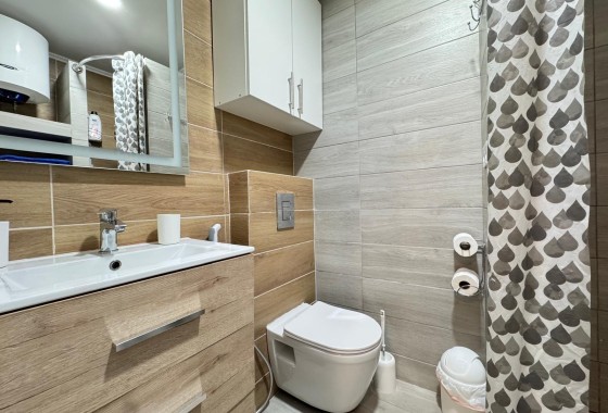 Herverkoop - Appartement / Flat -
Torrevieja - Playa del Cura