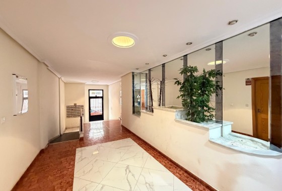 Herverkoop - Appartement / Flat -
Torrevieja - Estacion de autobuses