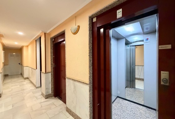 Resale - Apartment / Flat -
Torrevieja - Playa del Cura