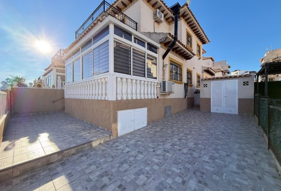 Herverkoop - Rijhuis -
Orihuela Costa - Las Filipinas