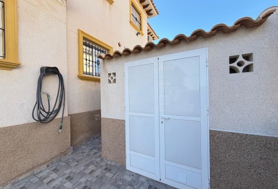 Herverkoop - Rijhuis -
Orihuela Costa - Las Filipinas