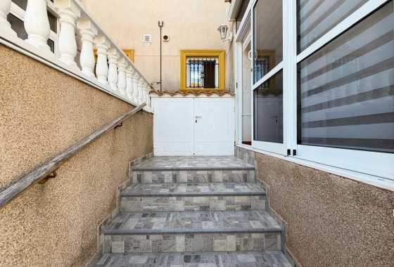 Herverkoop - Rijhuis -
Orihuela Costa - Las Filipinas