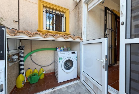 Herverkoop - Rijhuis -
Orihuela Costa - Las Filipinas