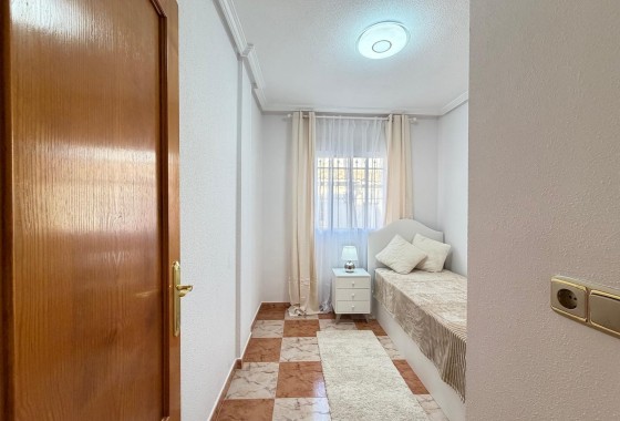 Herverkoop - Rijhuis -
Orihuela Costa - Las Filipinas