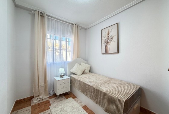 Herverkoop - Rijhuis -
Orihuela Costa - Las Filipinas