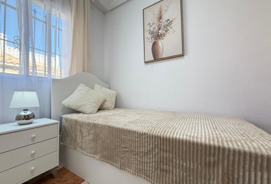 Herverkoop - Rijhuis -
Orihuela Costa - Las Filipinas