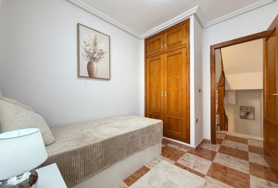 Herverkoop - Rijhuis -
Orihuela Costa - Las Filipinas
