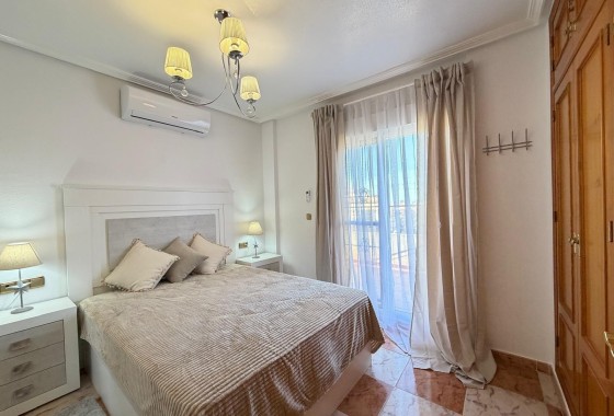 Herverkoop - Rijhuis -
Orihuela Costa - Las Filipinas