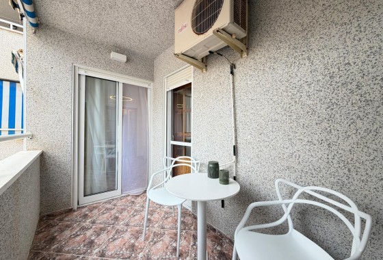 Venta - Apartamento / Piso -
Torrevieja - Playa de los Locos