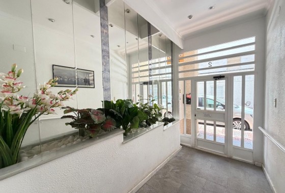 Herverkoop - Appartement / Flat -
Torrevieja - Acequion