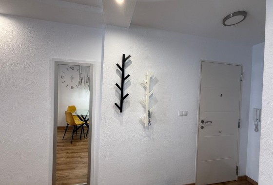Resale - Apartment / Flat -
Torrevieja - Center