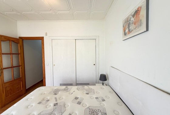Herverkoop - Rijhuis -
Torrevieja - Nueva Torrevieja