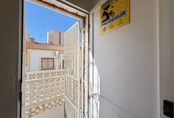 Herverkoop - Rijhuis -
Torrevieja - Nueva Torrevieja