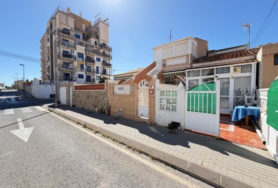 Herverkoop - Rijhuis -
Torrevieja - Nueva Torrevieja